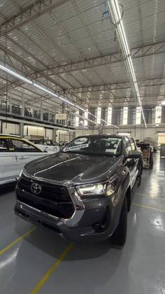TOYOTA HILUX 2.8 D-4D TURBO DIESEL CD SRX 4X4 AUTOMÁTICO